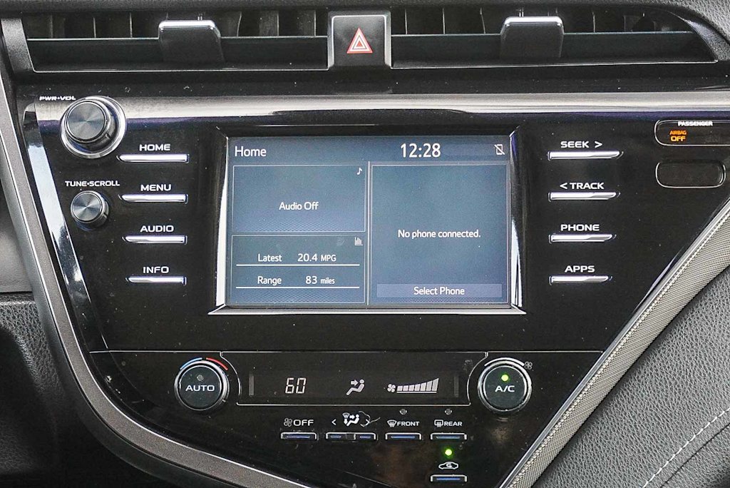 Thumbnail: 2018 Toyota Camry - 13