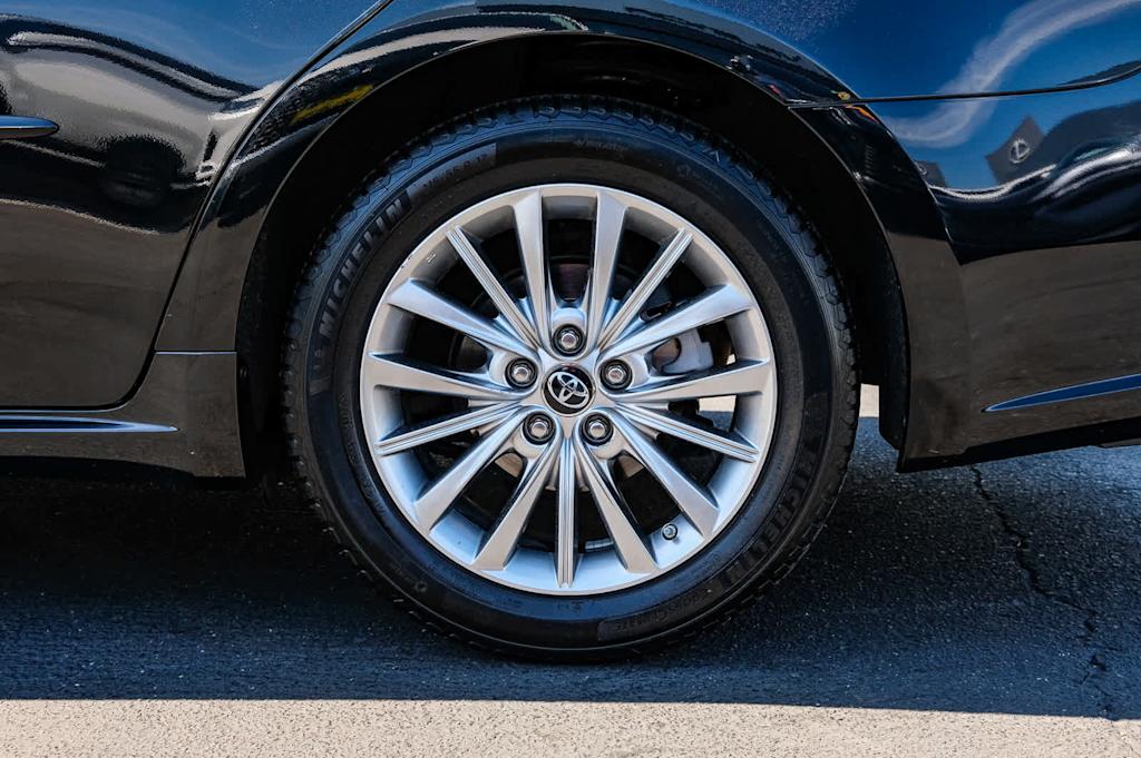 2017 Toyota Avalon Limited 6
