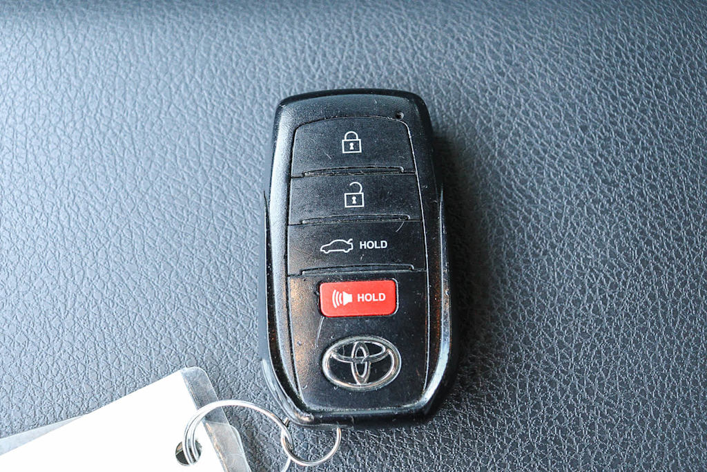 Thumbnail: 2025 Toyota Camry - 15