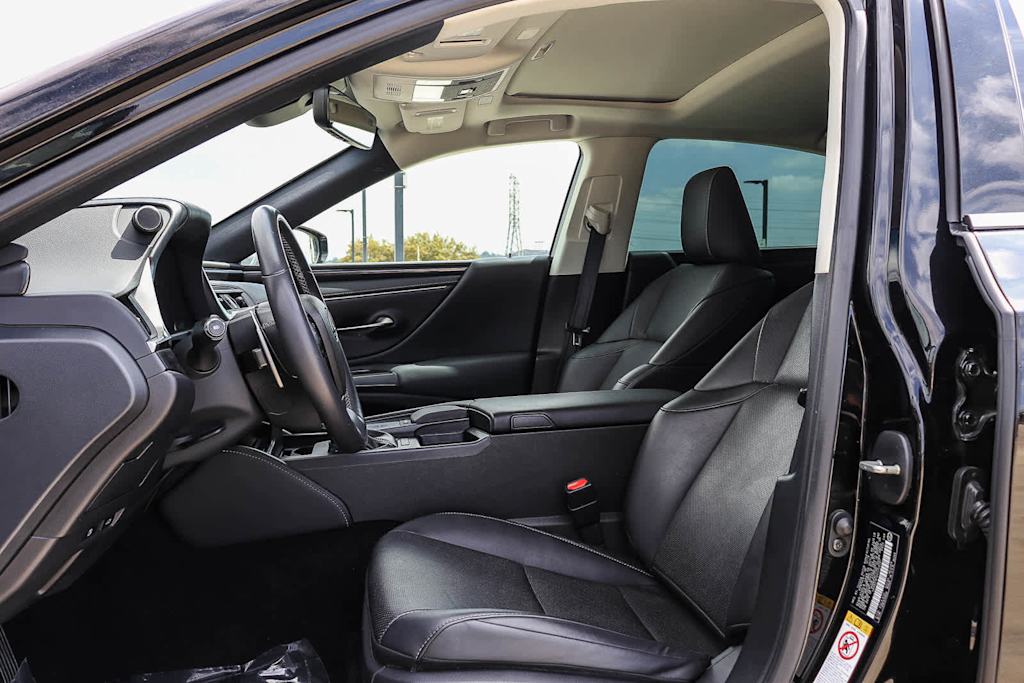 Thumbnail: 2019 Lexus ES - 11