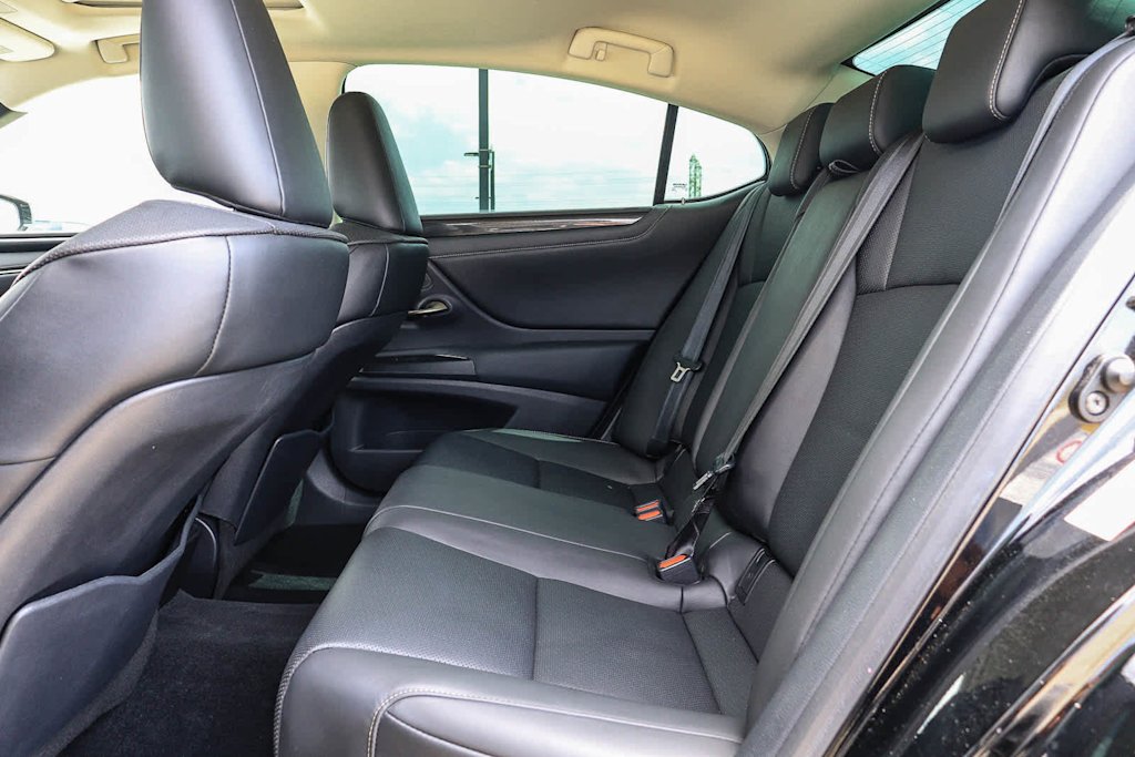 Thumbnail: 2019 Lexus ES - 12