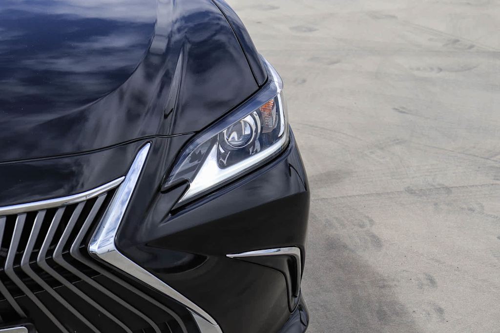 Thumbnail: 2019 Lexus ES - 21