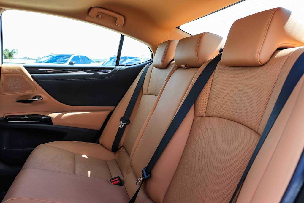 Thumbnail: 2025 Lexus ES - 12