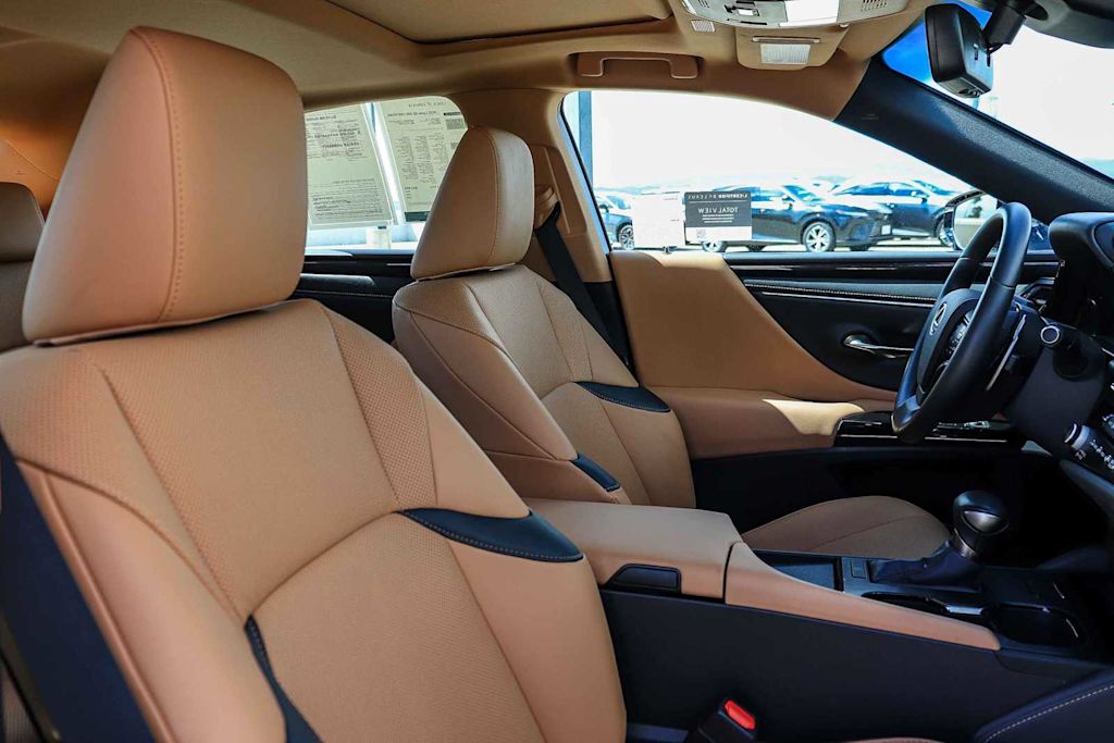 Thumbnail: 2025 Lexus ES - 10