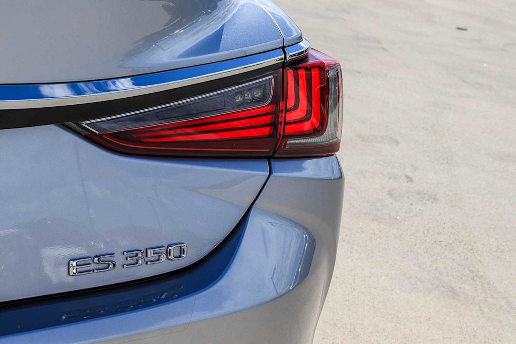 Thumbnail: 2025 Lexus ES - 24