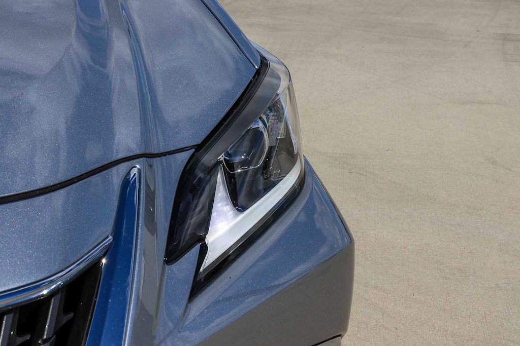 Thumbnail: 2025 Lexus ES - 6