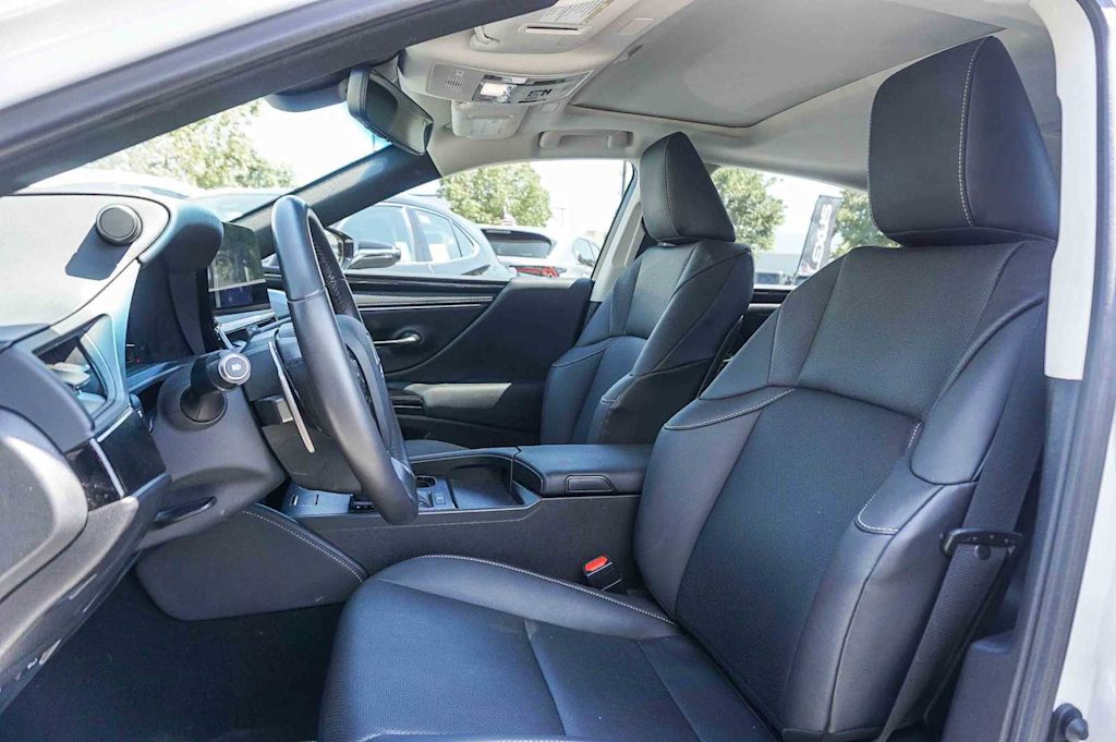 Thumbnail: 2024 Lexus ES - 9