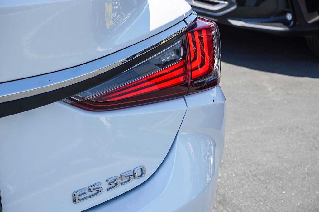 Thumbnail: 2024 Lexus ES - 22
