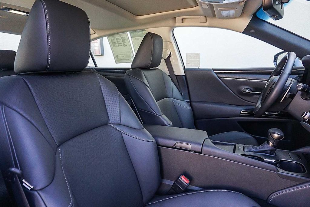 Thumbnail: 2025 Lexus ES - 10