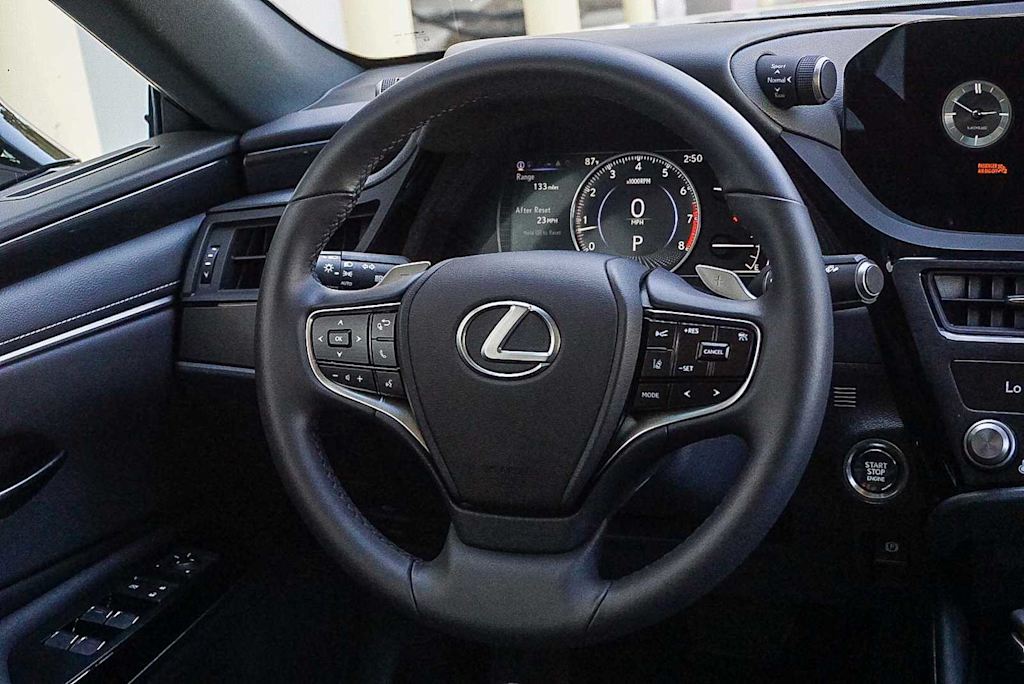Thumbnail: 2025 Lexus ES - 13