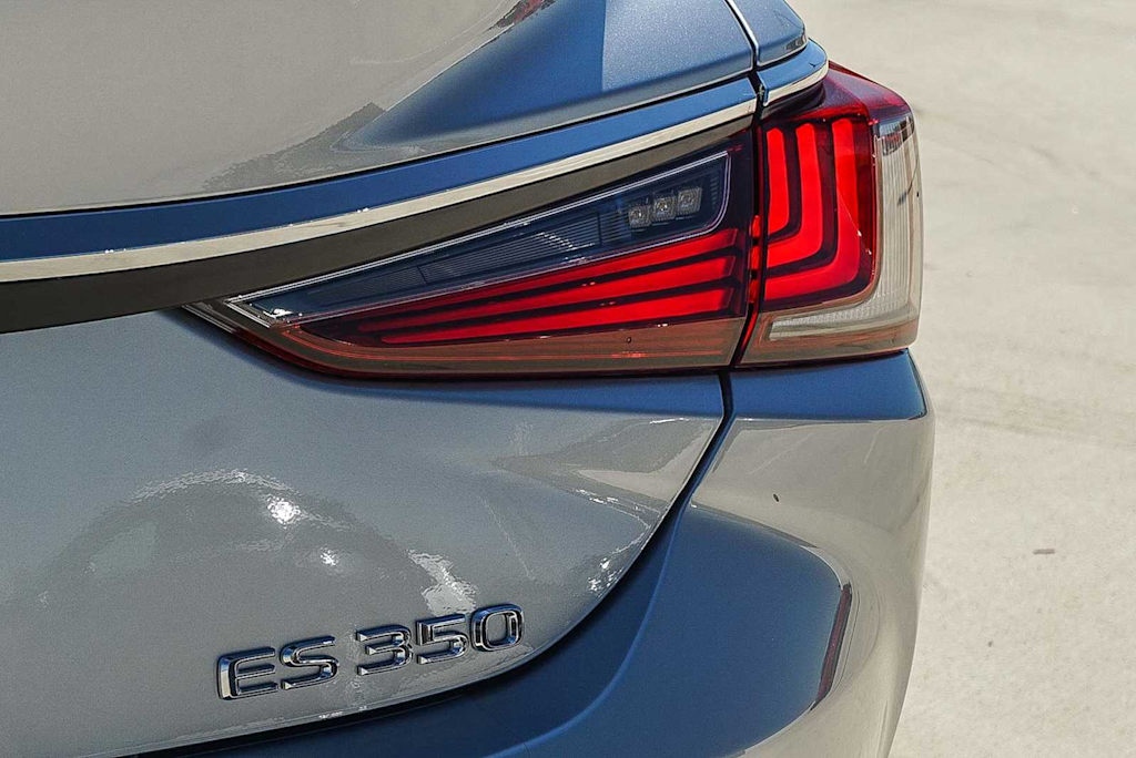 Thumbnail: 2025 Lexus ES - 23