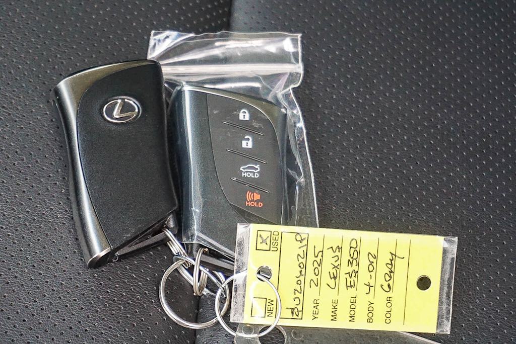 Thumbnail: 2025 Lexus ES - 18