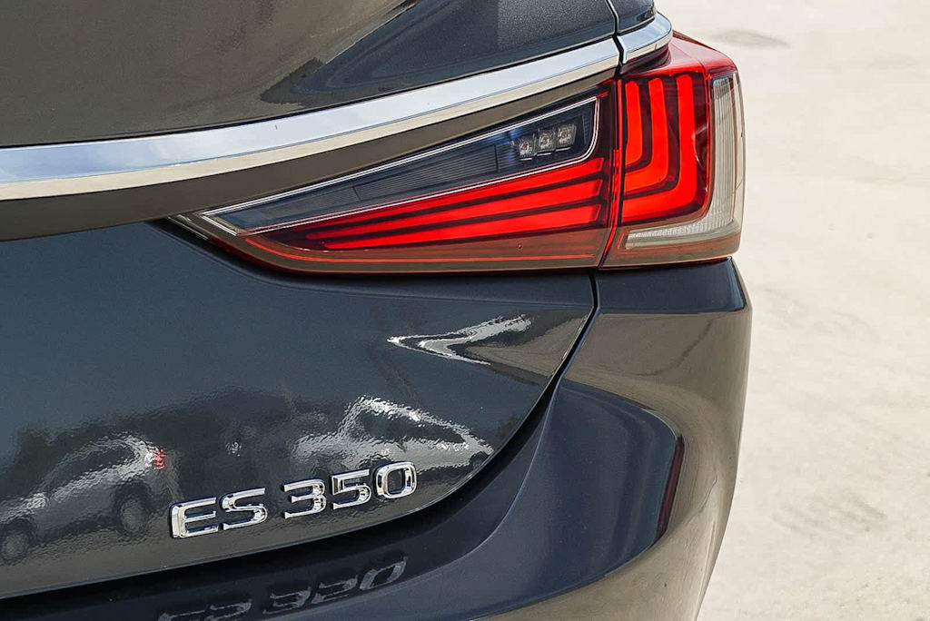 Thumbnail: 2025 Lexus ES - 24