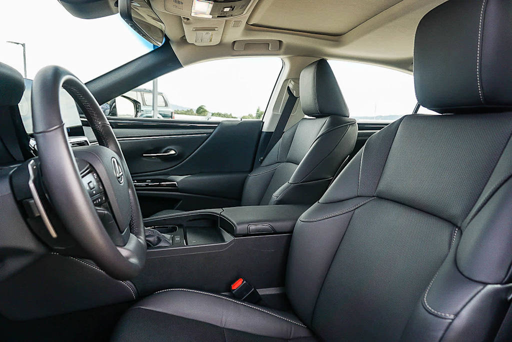 Thumbnail: 2025 Lexus ES - 11