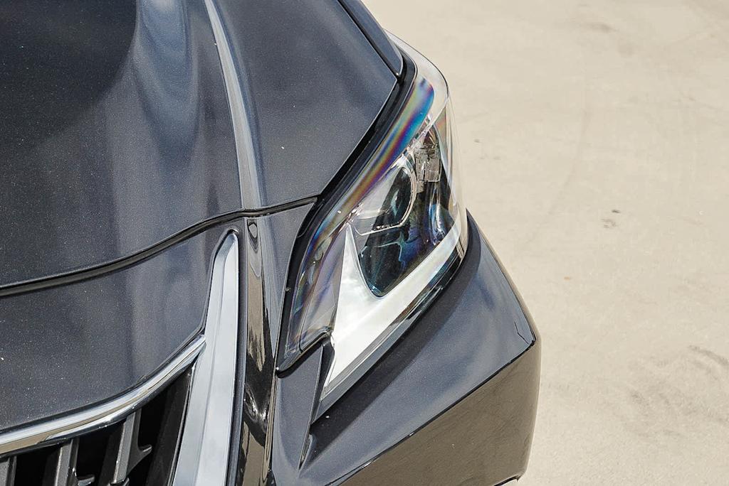 Thumbnail: 2025 Lexus ES - 19