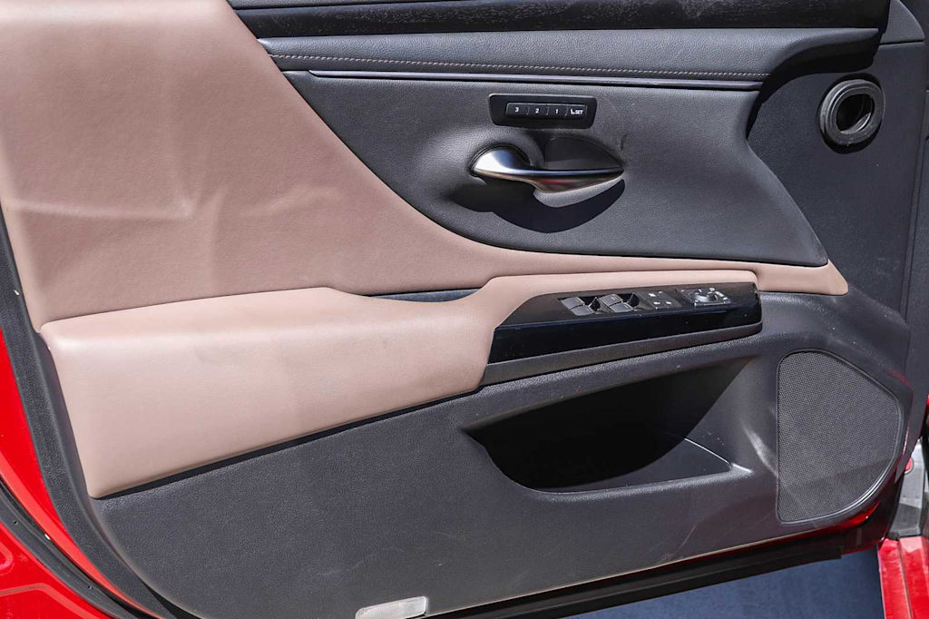 Thumbnail: 2025 Lexus ES - 29