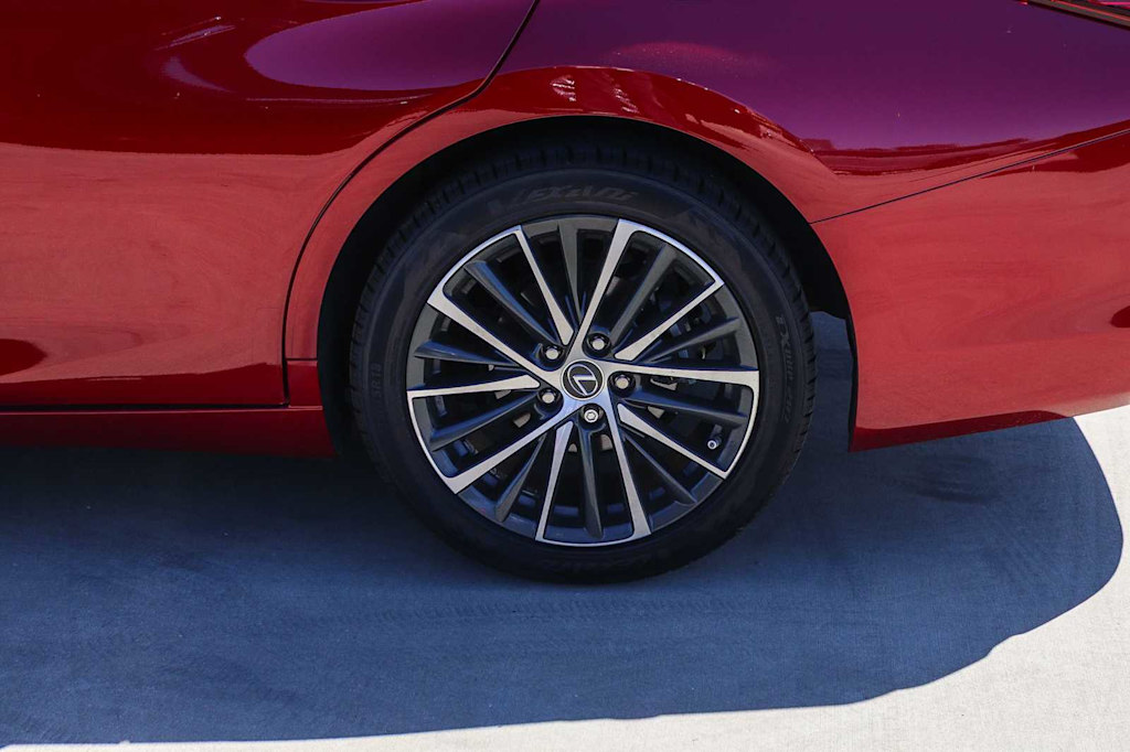 Thumbnail: 2025 Lexus ES - 24