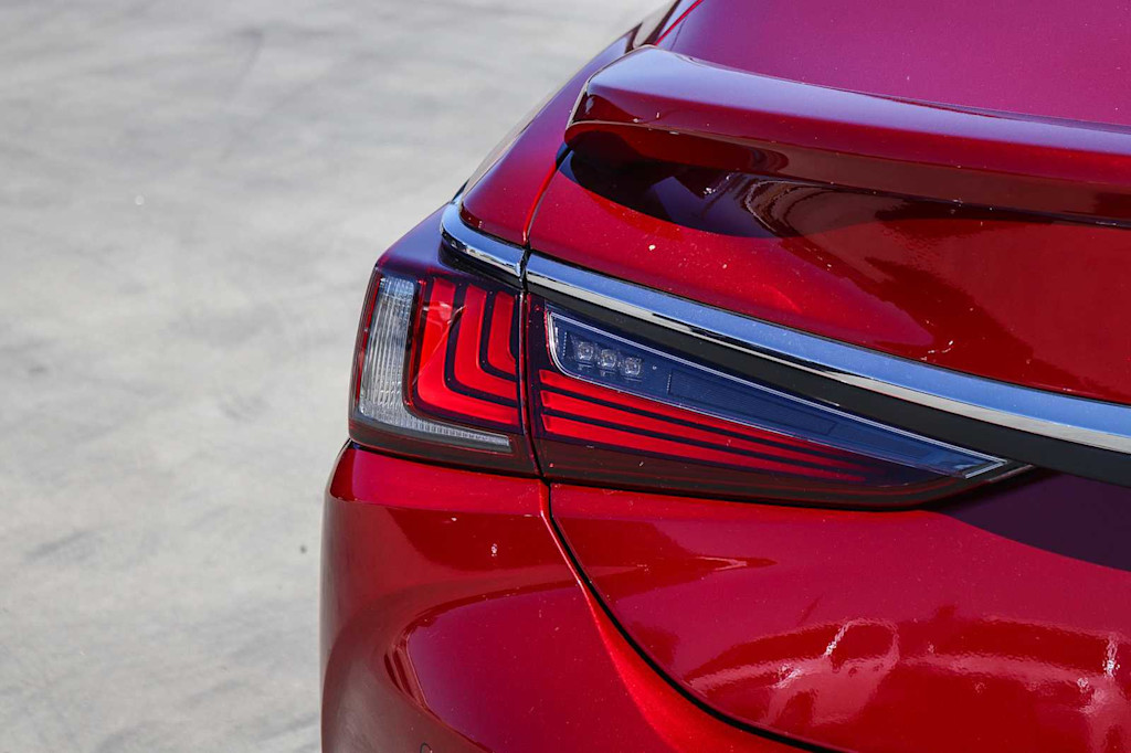 Thumbnail: 2025 Lexus ES - 25