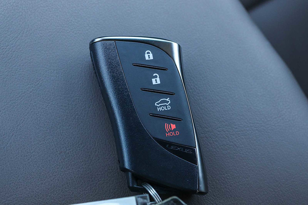 Thumbnail: 2025 Lexus ES - 16