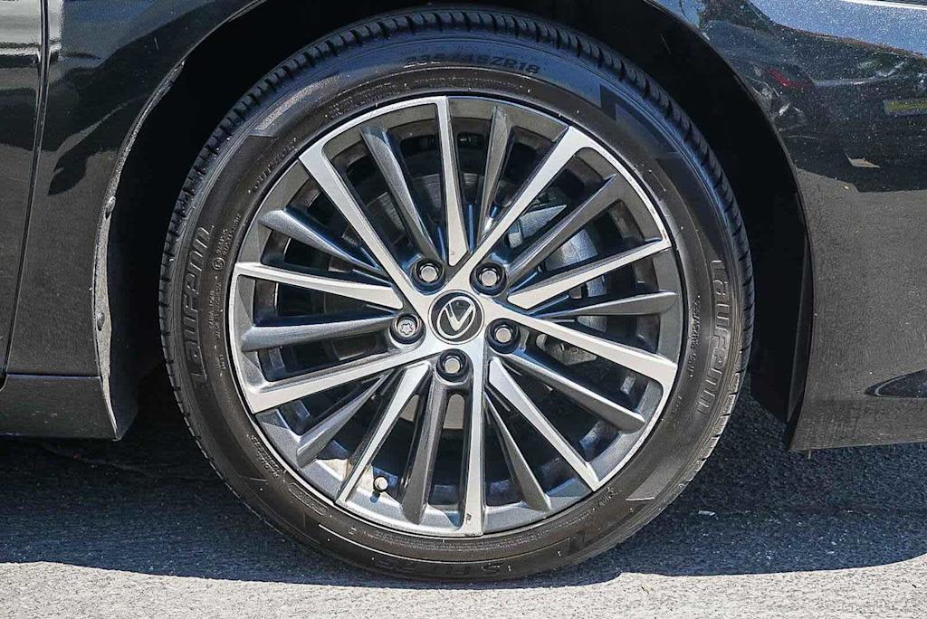Thumbnail: 2022 Lexus ES - 7