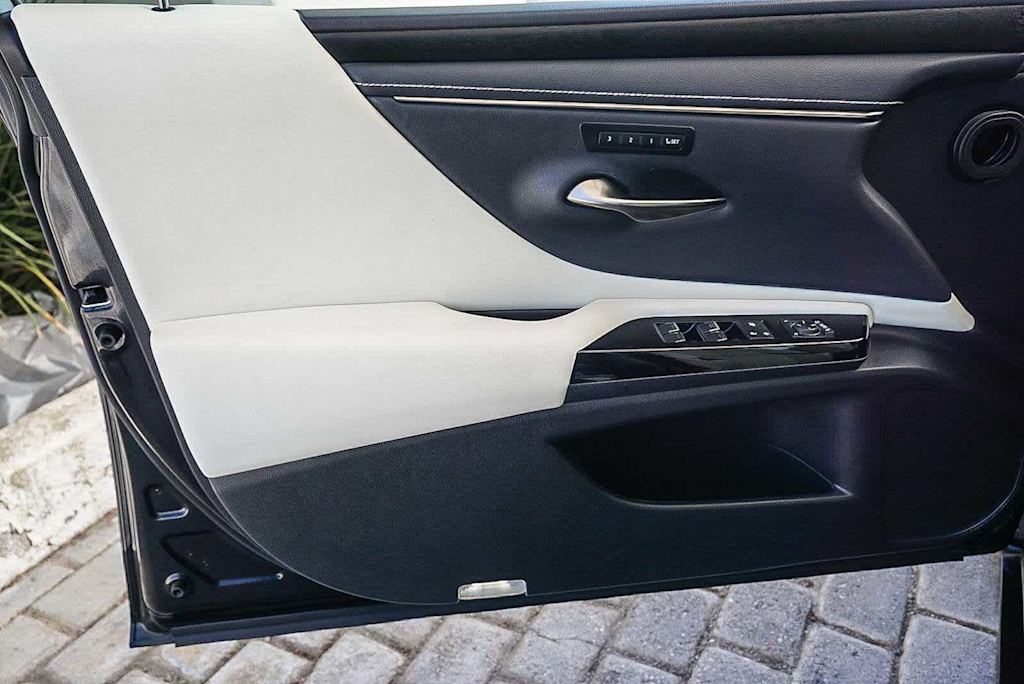 Thumbnail: 2022 Lexus ES - 27