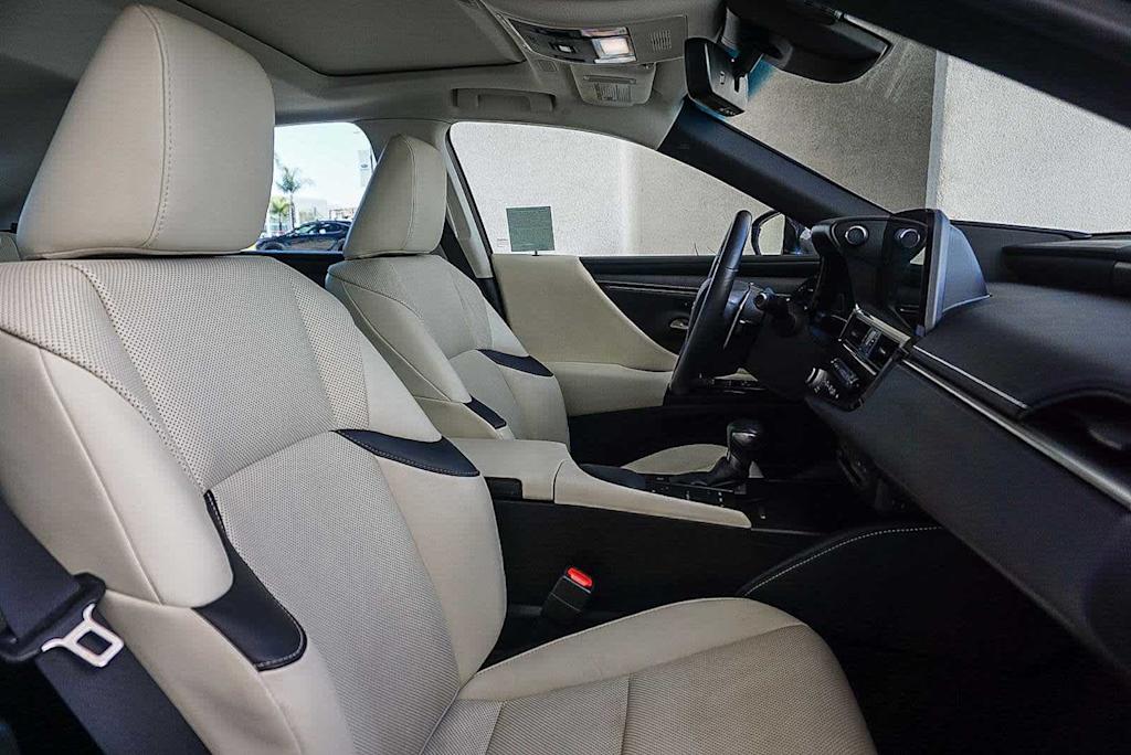 Thumbnail: 2022 Lexus ES - 10