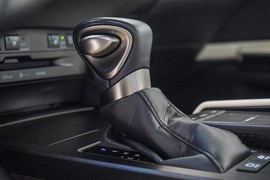 Thumbnail: 2022 Lexus ES - 15