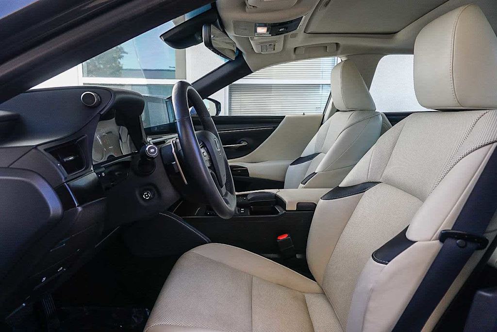 Thumbnail: 2022 Lexus ES - 13
