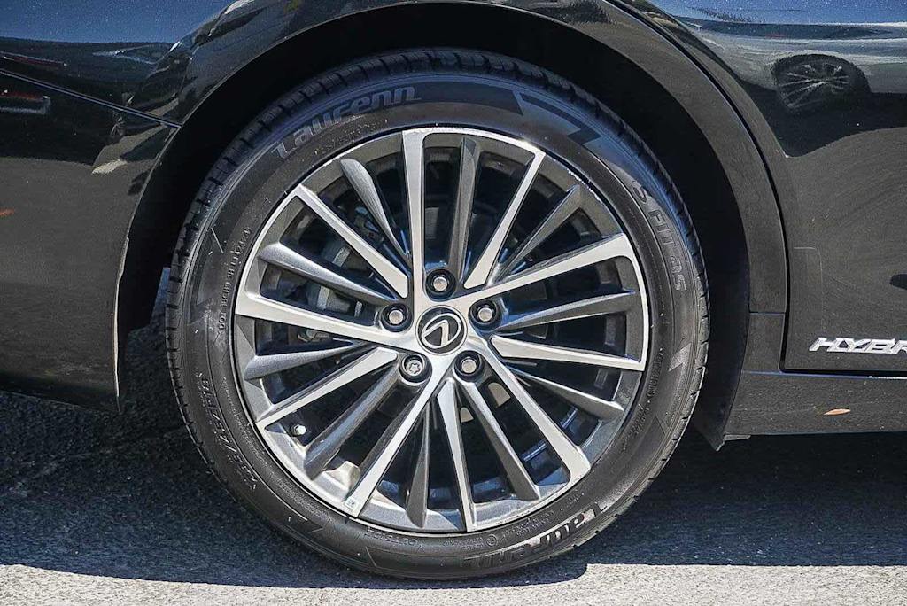 Thumbnail: 2022 Lexus ES - 23