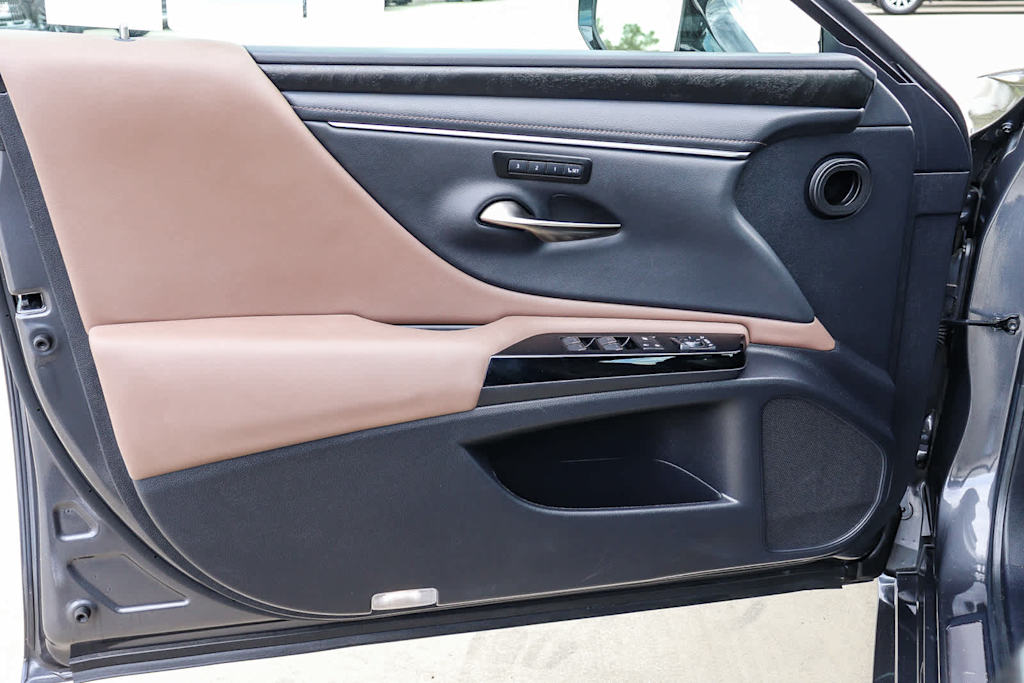 Thumbnail: 2025 Lexus ES - 27