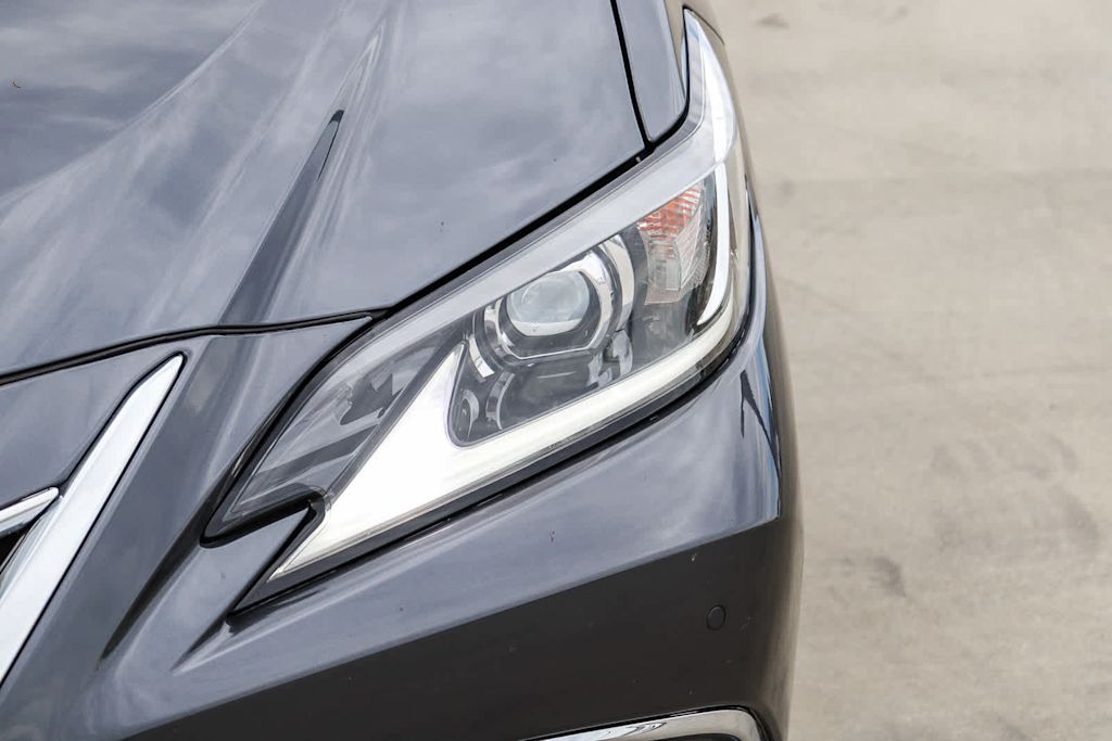 Thumbnail: 2025 Lexus ES - 21
