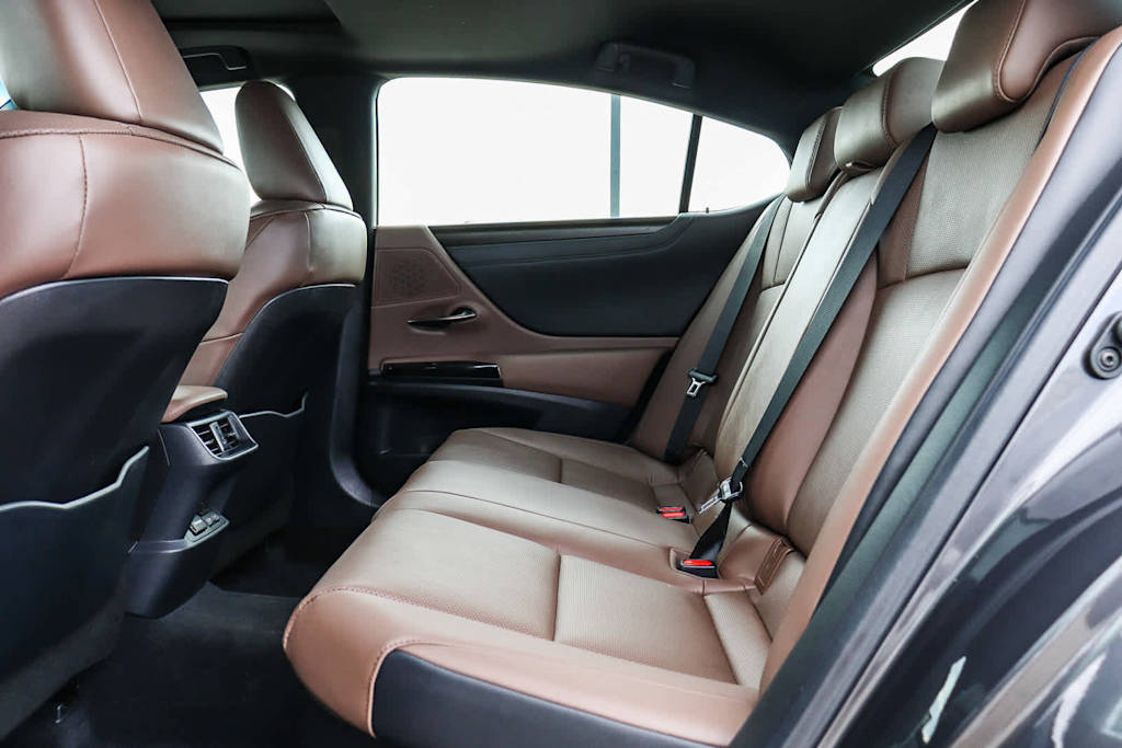 Thumbnail: 2025 Lexus ES - 12