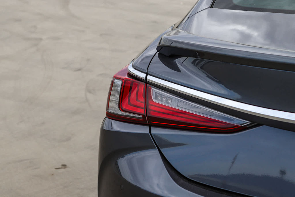 Thumbnail: 2025 Lexus ES - 23
