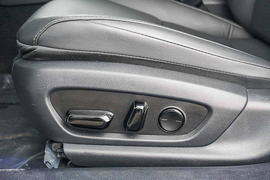 Thumbnail: 2025 Lexus ES - 19