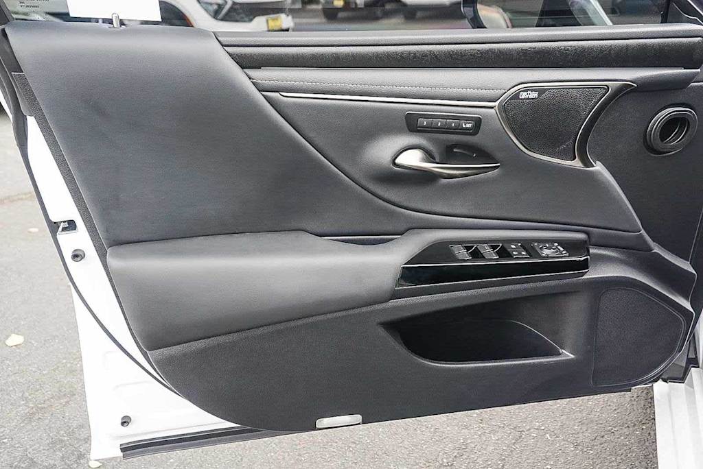 Thumbnail: 2025 Lexus ES - 20