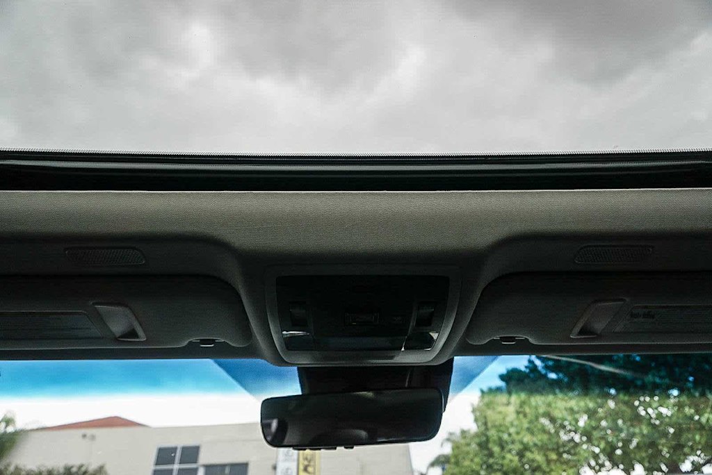 Thumbnail: 2025 Lexus ES - 18