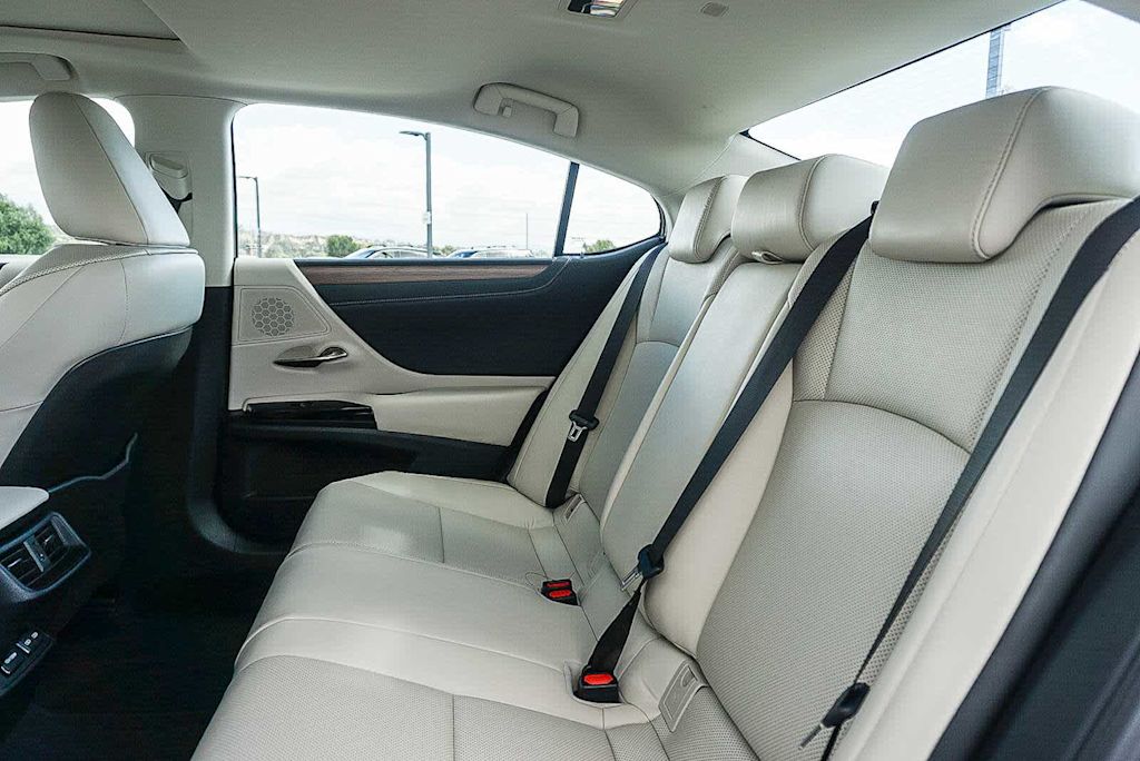 Thumbnail: 2025 Lexus ES - 12