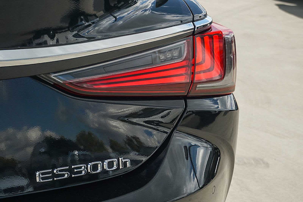 Thumbnail: 2025 Lexus ES - 22