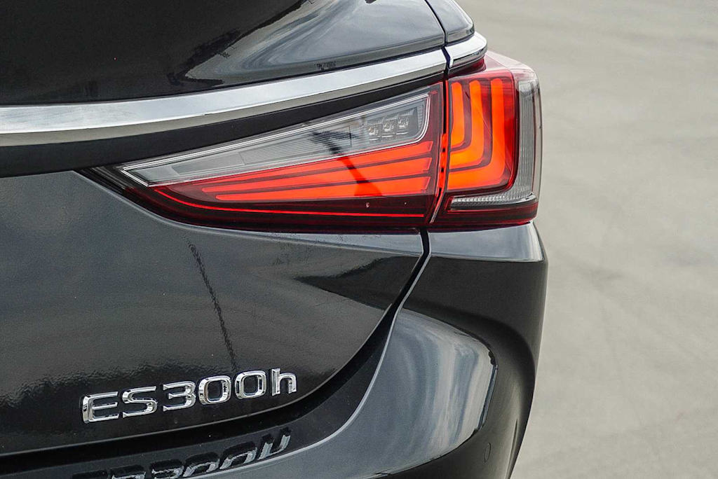 Thumbnail: 2025 Lexus ES - 22