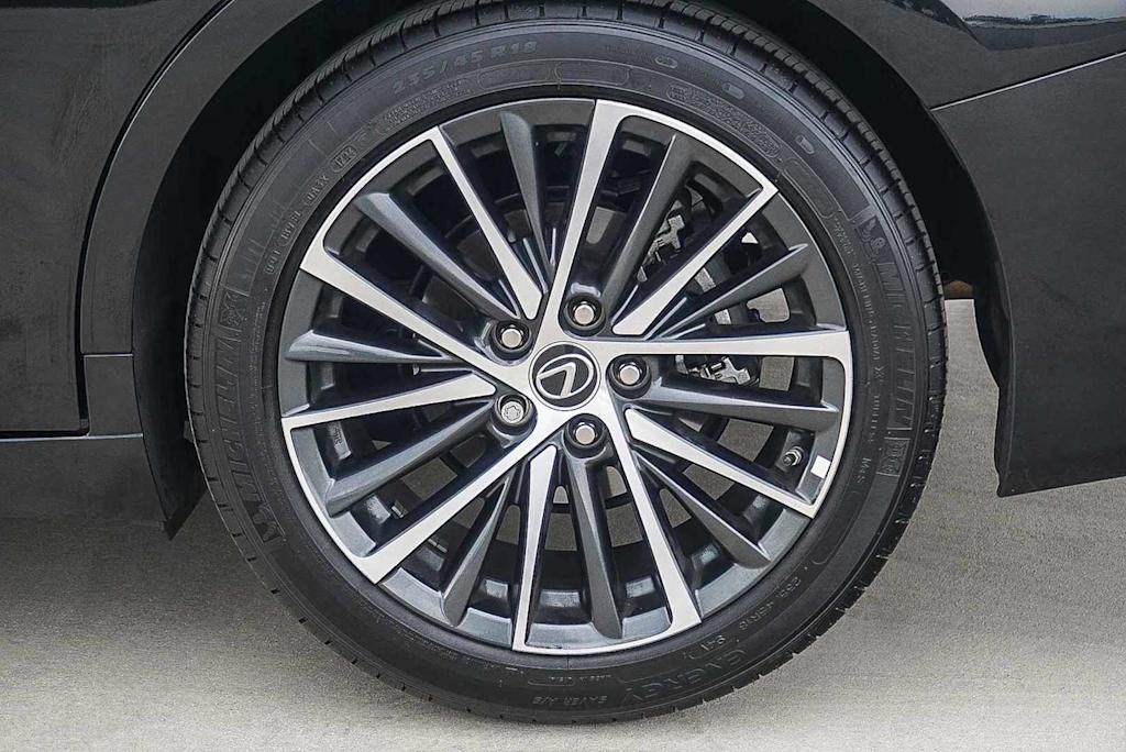 Thumbnail: 2025 Lexus ES - 23