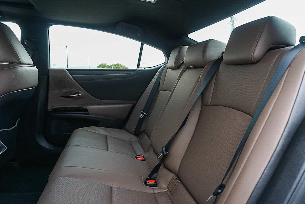 Thumbnail: 2025 Lexus ES - 12