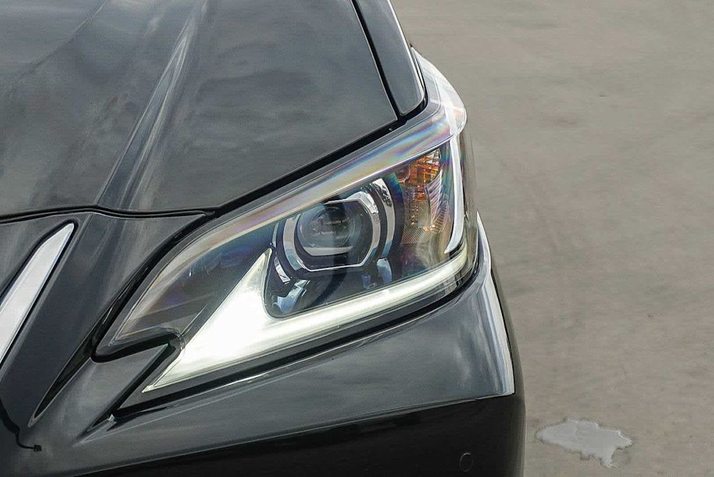 Thumbnail: 2025 Lexus ES - 25