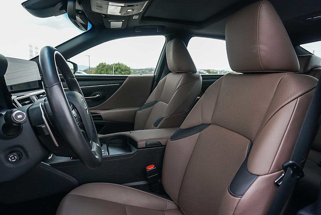 Thumbnail: 2025 Lexus ES - 11