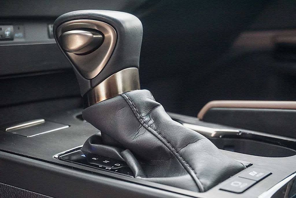 Thumbnail: 2025 Lexus ES - 15