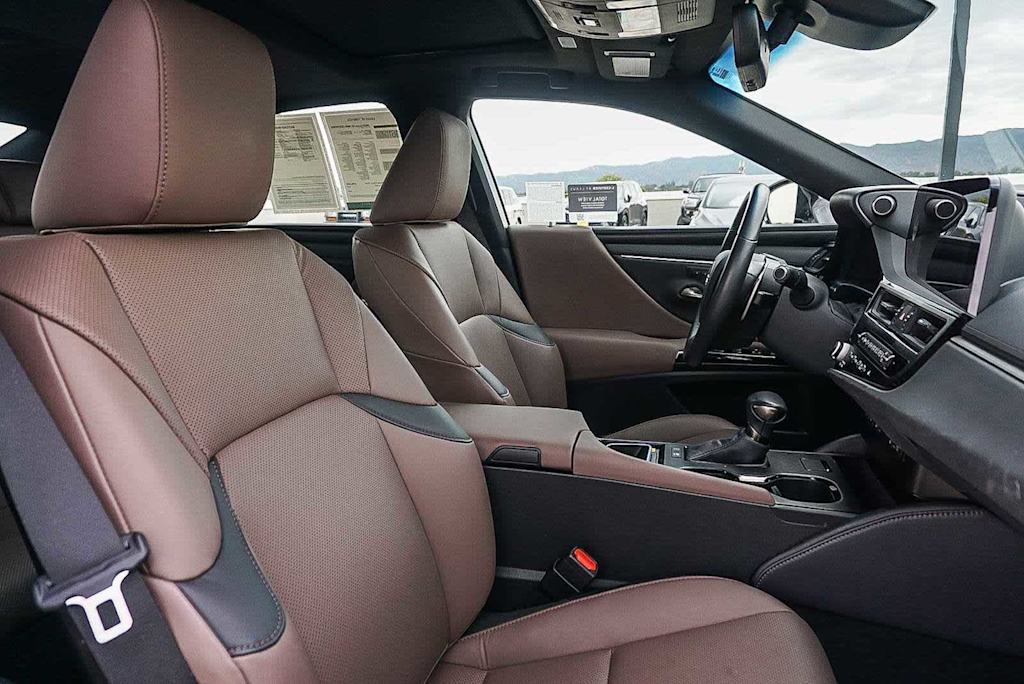 Thumbnail: 2025 Lexus ES - 10