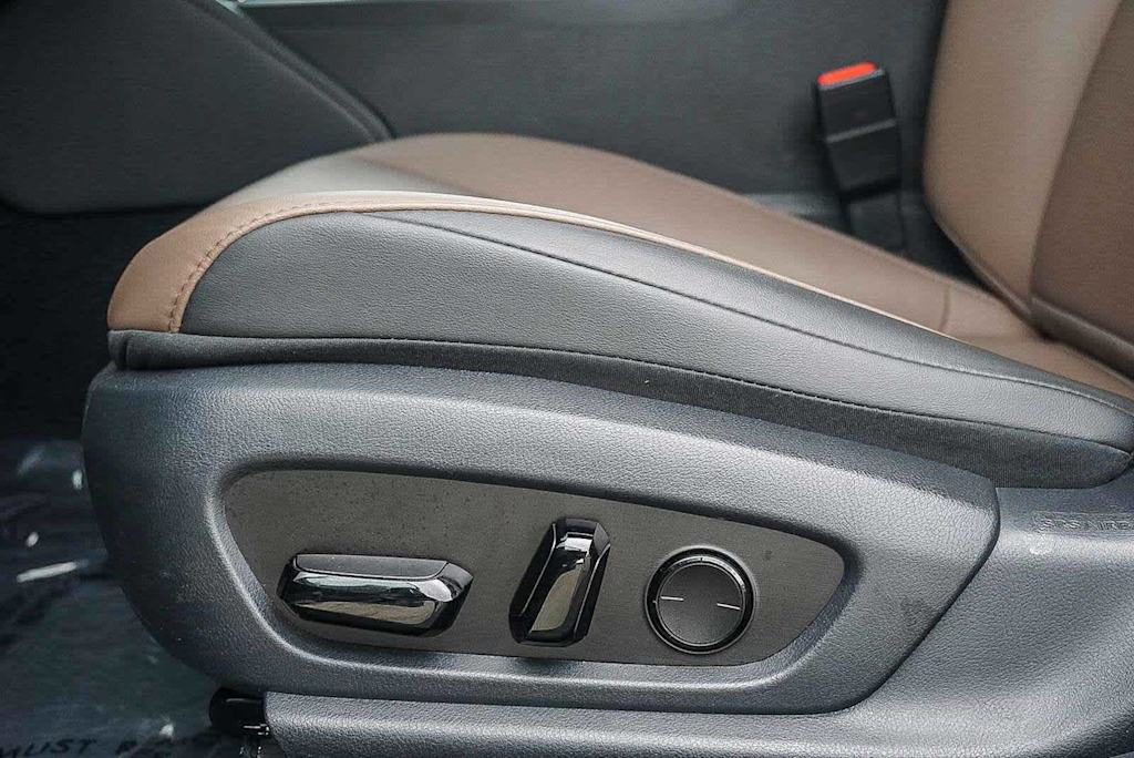 Thumbnail: 2025 Lexus ES - 26