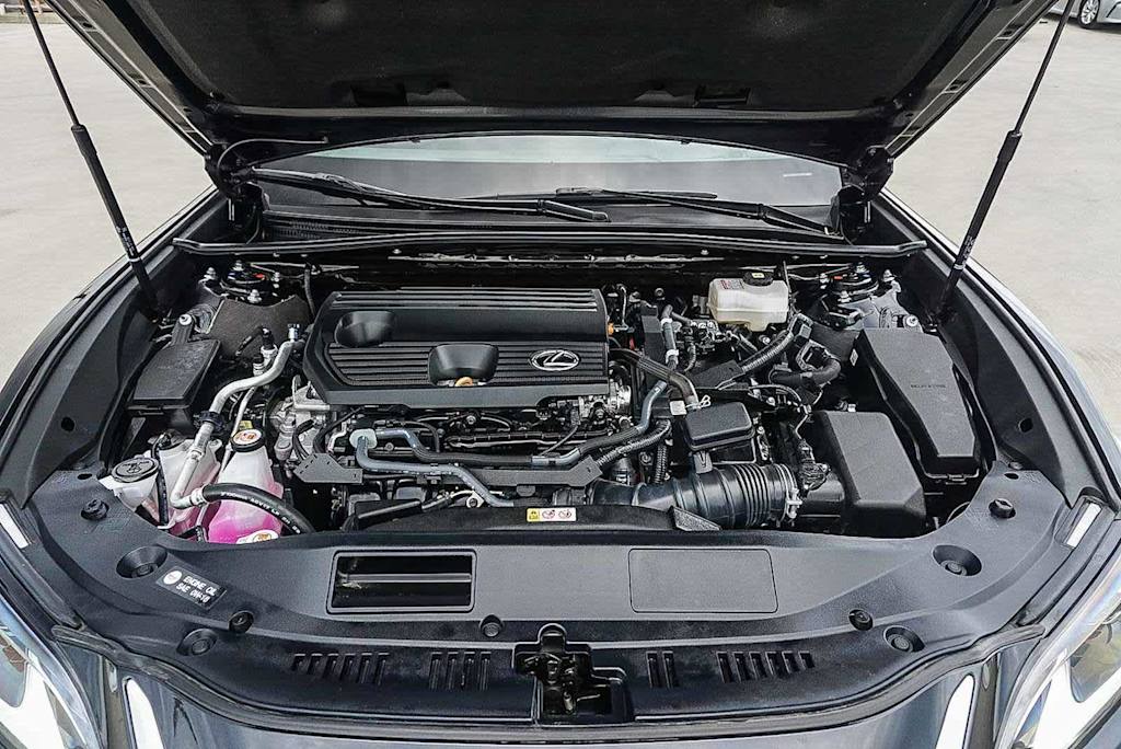 Thumbnail: 2025 Lexus ES - 8