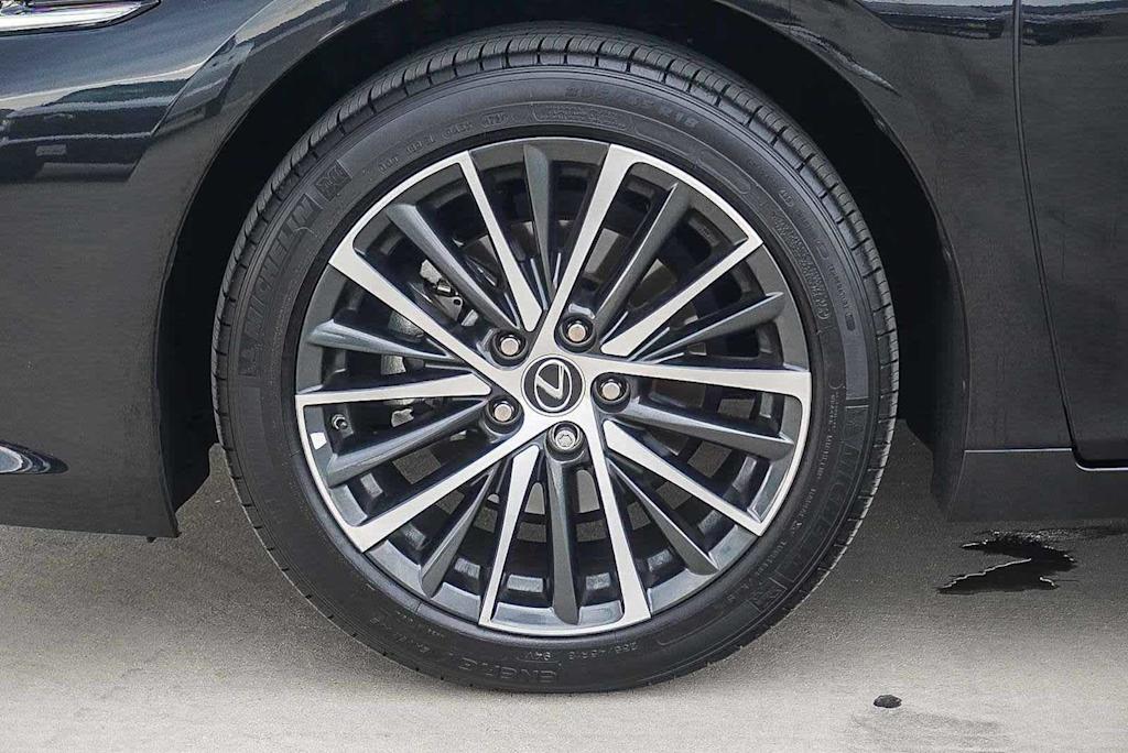 Thumbnail: 2025 Lexus ES - 24