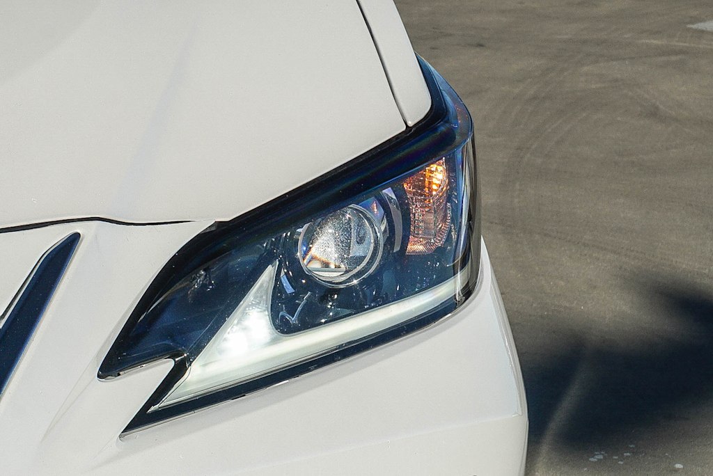 Thumbnail: 2021 Lexus ES - 20