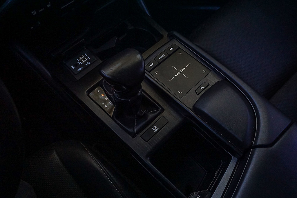 Thumbnail: 2021 Lexus ES - 27